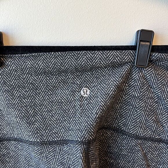 lululemon herringbone leggings 4 black and white - Picture 3 of 5